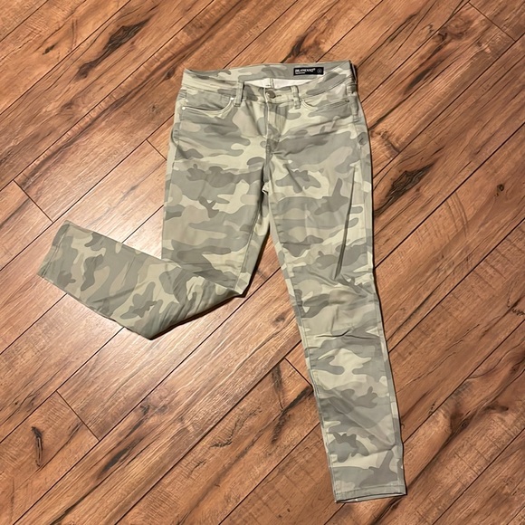BLANKNYC The Sullivan size 28 camo pant - Picture 2 of 4